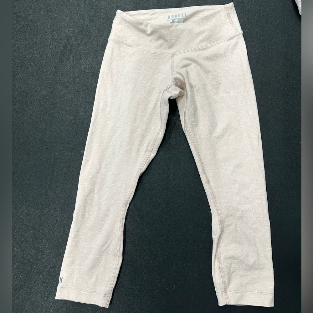 Nobull crop leggings 
Size S